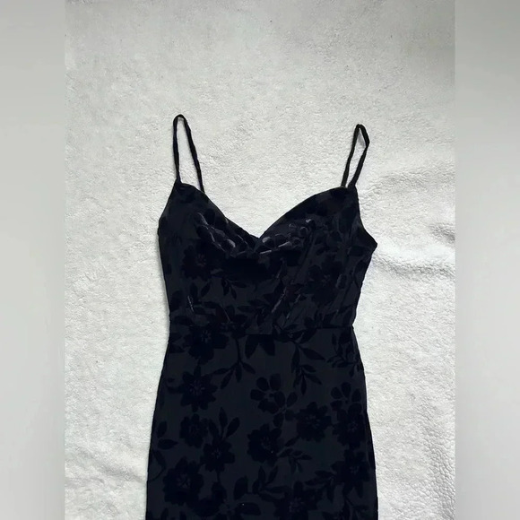 Black Floral Flocked Midi Dress - Picture 4 of 9